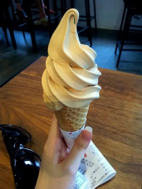 milk tea  soft  icecream|정혜원さん