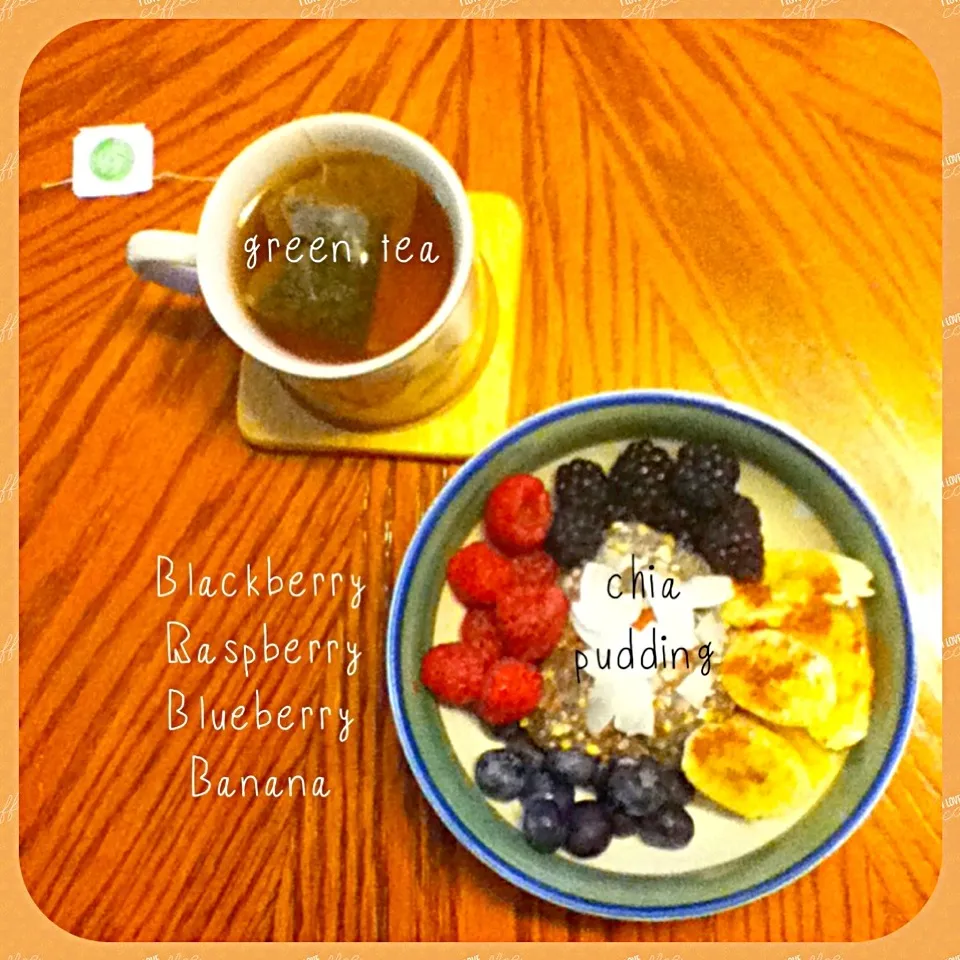 Healthy breakfast time! (Green tea, chia pudding with berries)|Sai linさん