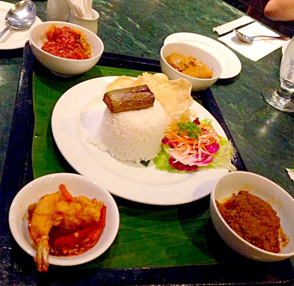 Indonesian rice with various dishes|Foodさん