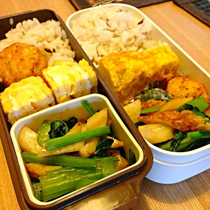 Snapdishの料理写真:お弁当♡ちくわと小松菜のオイスターソース炒め、コーン入り卵焼き、鶏団子、雑穀ご飯|ウサコさん