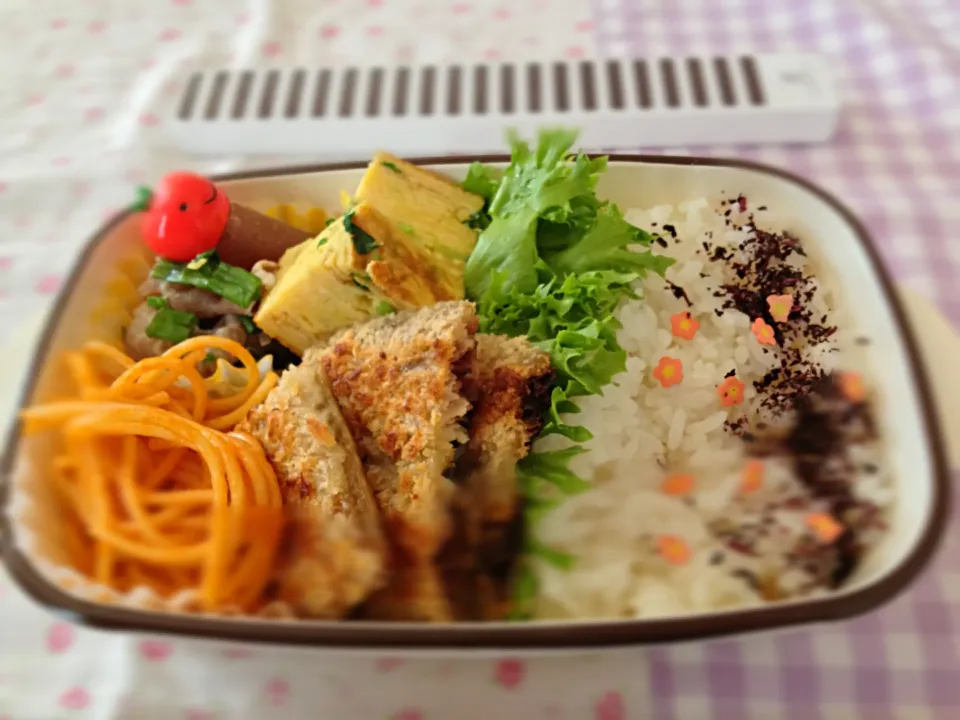 8月14日  サンマの開きパン粉焼きと豚しゃぶサラダのお弁当|かとっちみゆさん