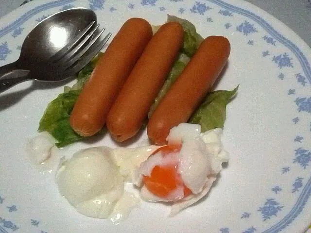 Cheese hotdog with boiled egg and lettuce by mummy|Xi wenさん