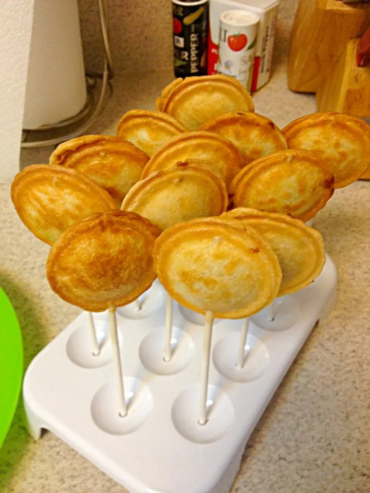 Snapdishの料理写真:S'mores Pie Pops|Jennifer Valenciaさん