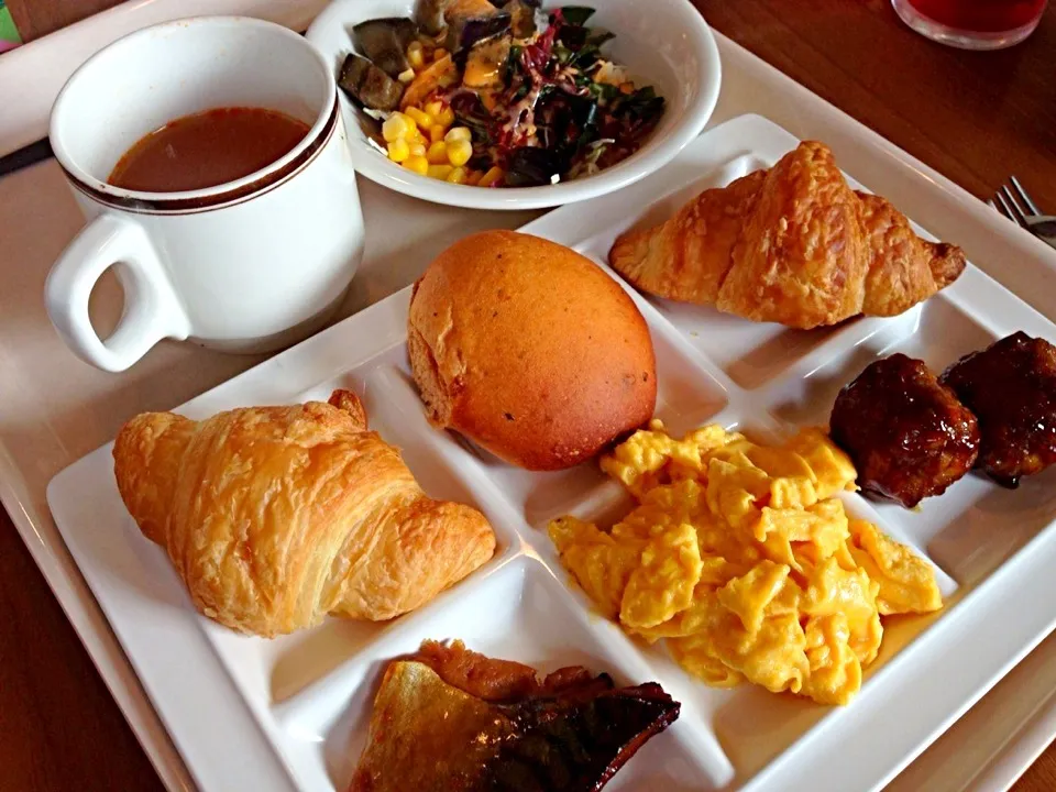 Breakfast at Cocos|Tito Jickain Recososa Jrさん