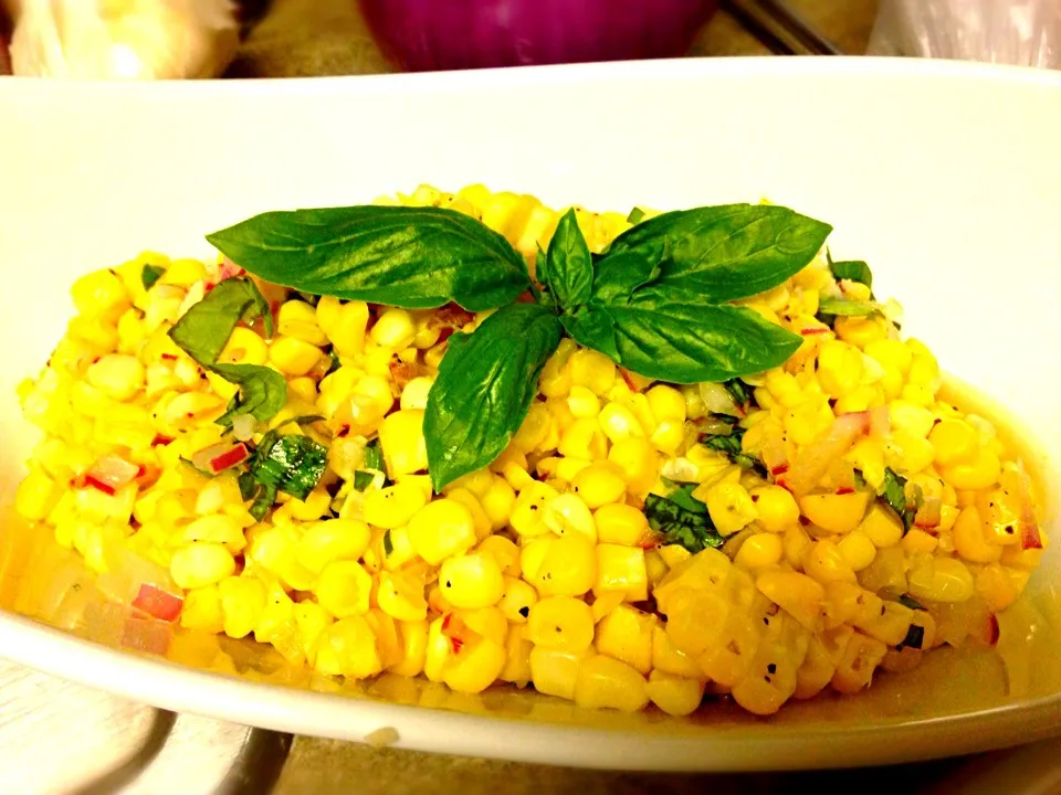 Basil corn salad|Ashley Benzieさん