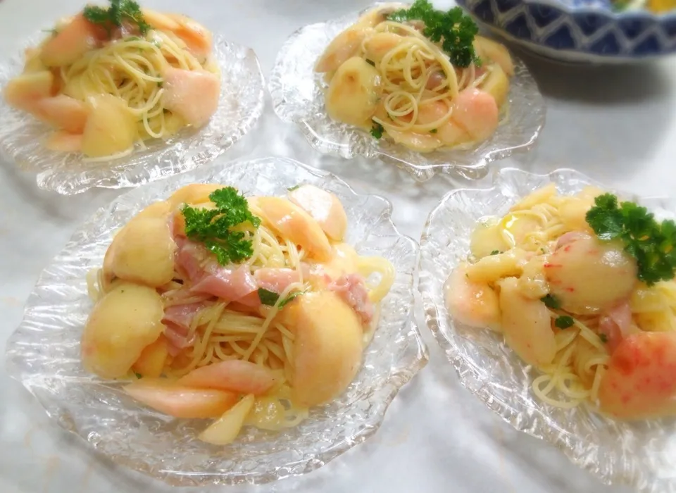 Cold fedelini(1.4mm) salad with peach and prosciutto.|Kirk Awiamさん