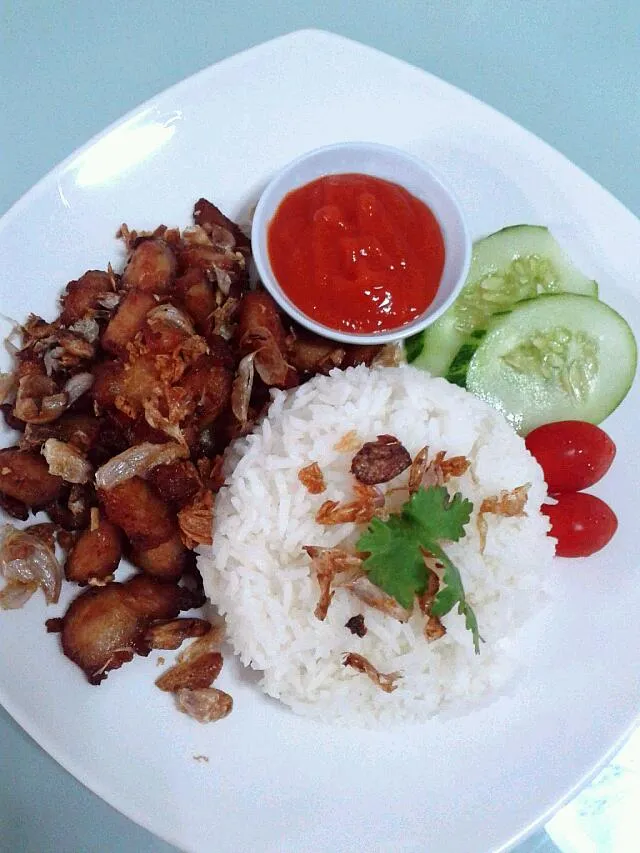 Thai Garlic Chicken Rice|Pae Thongyaemさん