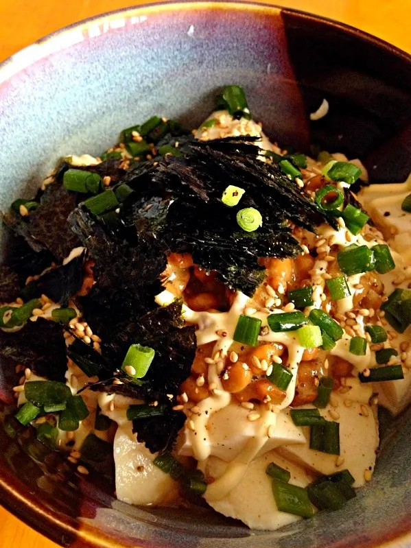 Snapdishの料理写真:納豆と豆腐のぶっかけ親子丼|カウンター嬢さん