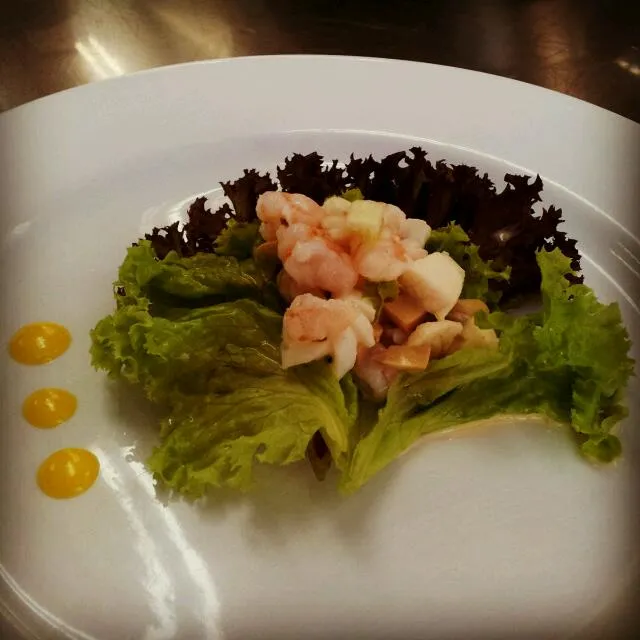 Seafood salad serve with hollandaise sauce~|Steven Wooさん