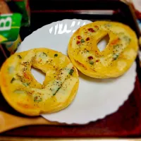 Snapdishの料理写真:ピザ風ベーグル|tasakiさん