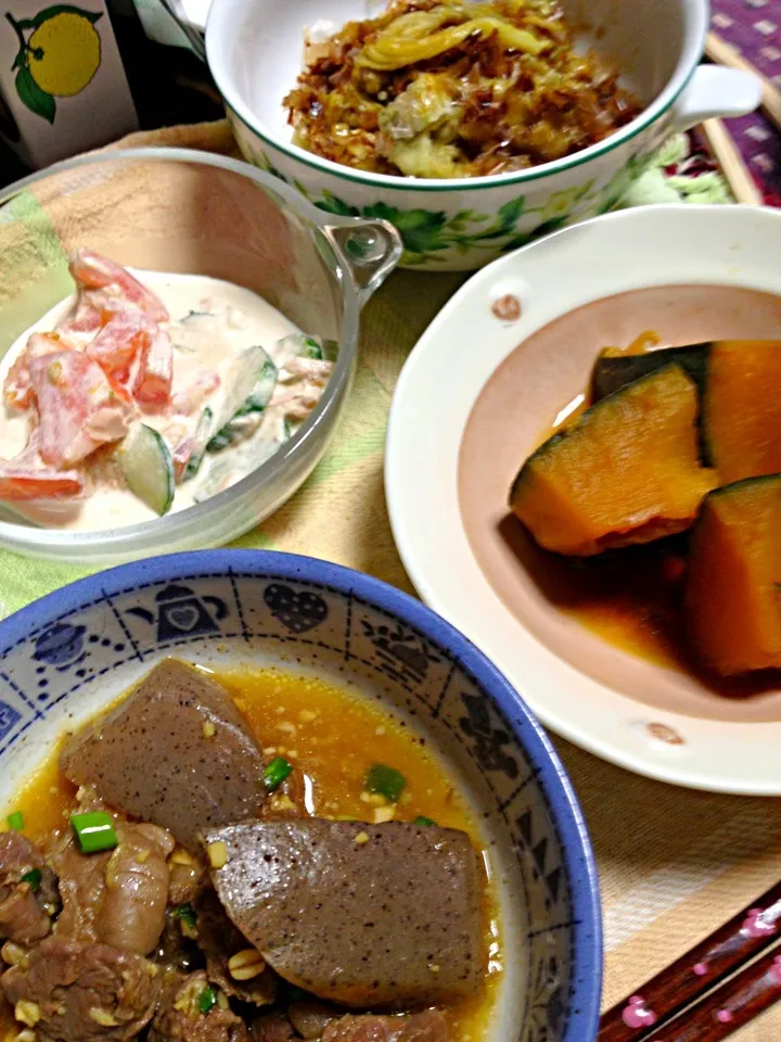 牛すじ肉の煮込み 南瓜の煮物 サラダ 焼き🍆|掛谷節子さん