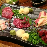 Snapdishの料理写真:馬刺し盛り合わせ|yuichiさん