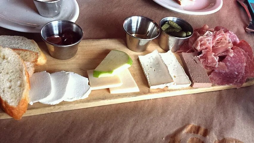 cheese, apple and meat sampler|Anne Bさん