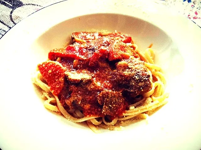 Snapdishの料理写真:Porkball tomato sauce pasta|thanyathorn thammaさん