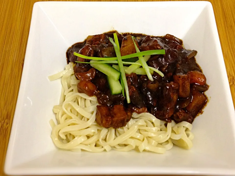 Jjajangmyeon - Blackbean Noodles|Steve Pountneyさん