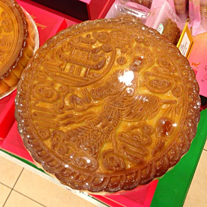 Snapdishの料理写真:Moon cake|Eric Chiewさん