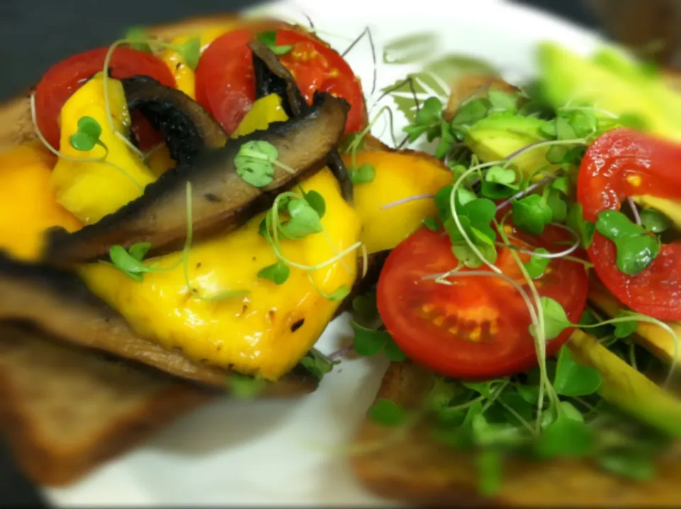 Mango portabella tomato sandwich|boo yaさん