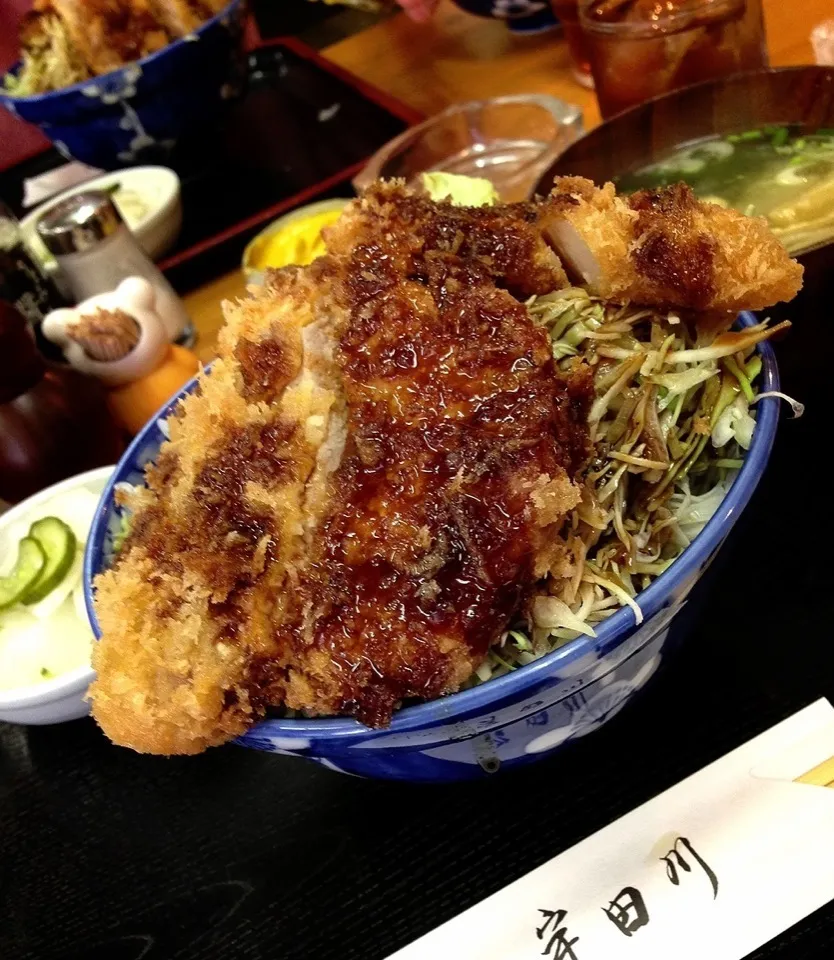 とんかつソース丼🐽|中さんさん