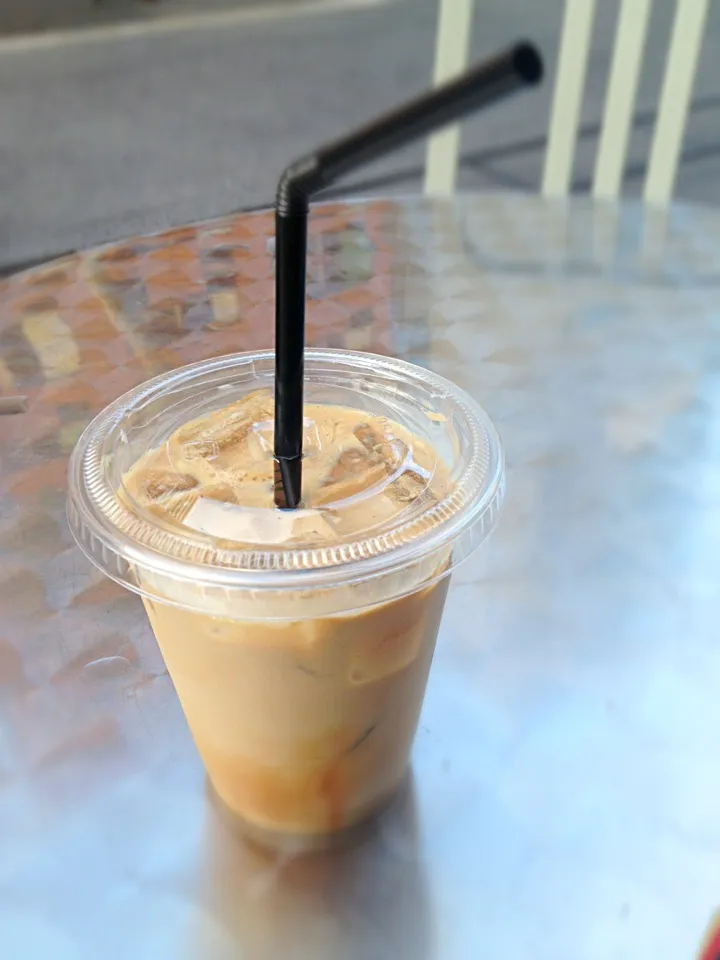 Much needed iced latte|lauren shannonさん