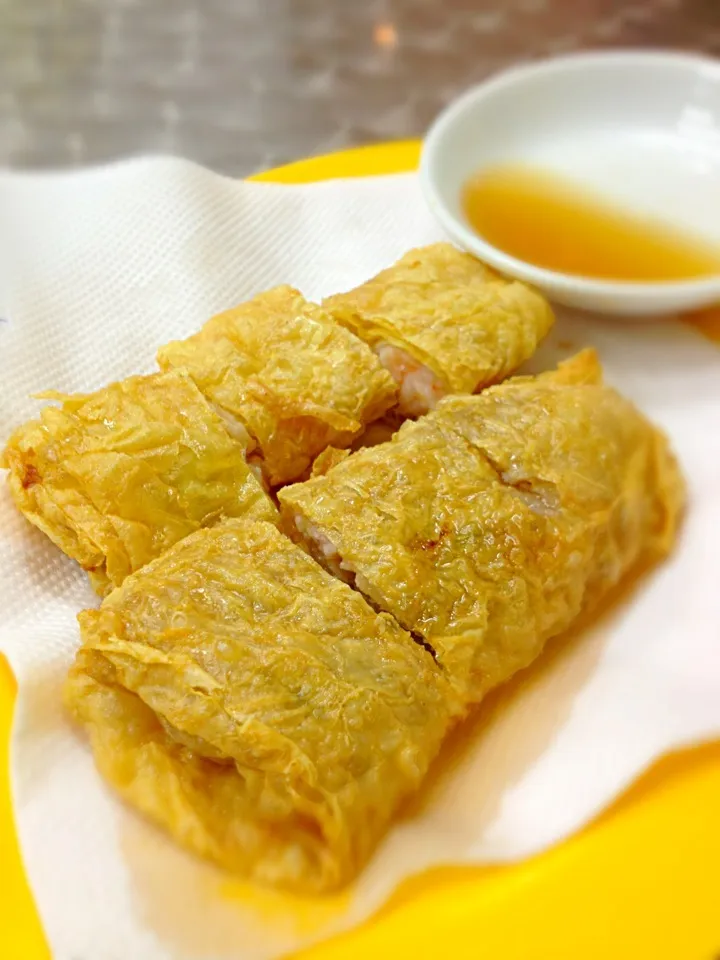 Fried bean curd skin with prawns|prissyさん