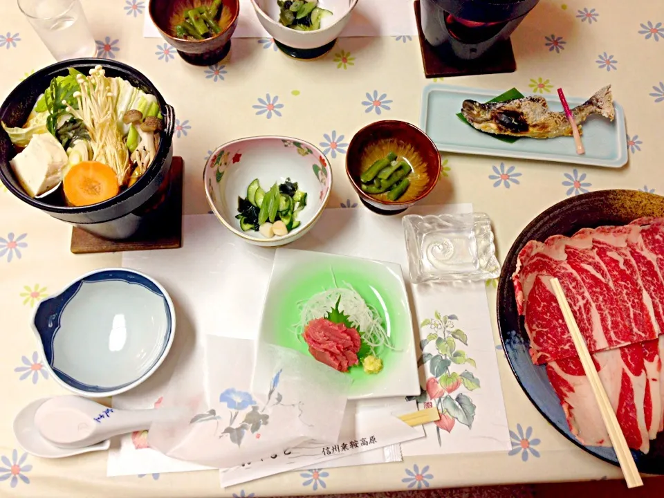 馬刺しと黒毛和牛のすき焼きと岩魚と野沢菜|ぽっちゃまさん