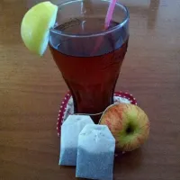 Homemade strawberry-apple tea. Refreshing!|Lucas Chiaさん