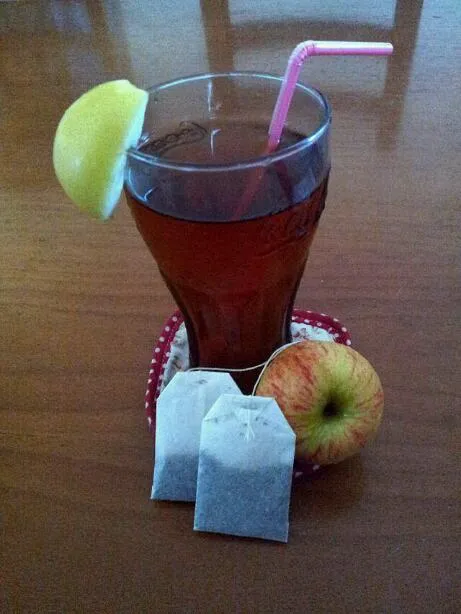 Homemade strawberry-apple tea. Refreshing!|Lucas Chiaさん