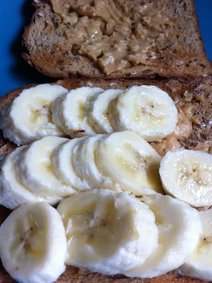 Banana & peanut butter sandwich|Nick Hiderさん