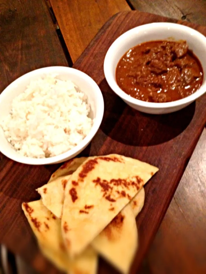 Beef vindaloo with Nann|woodfiredさん