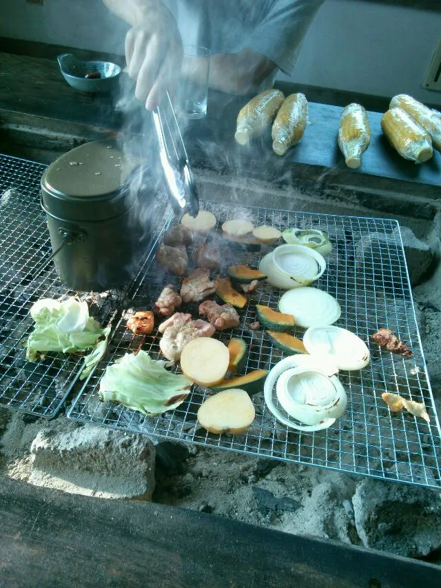 囲炉裏でBBQ飯盒でご飯も炊いてみました。|mamaさん