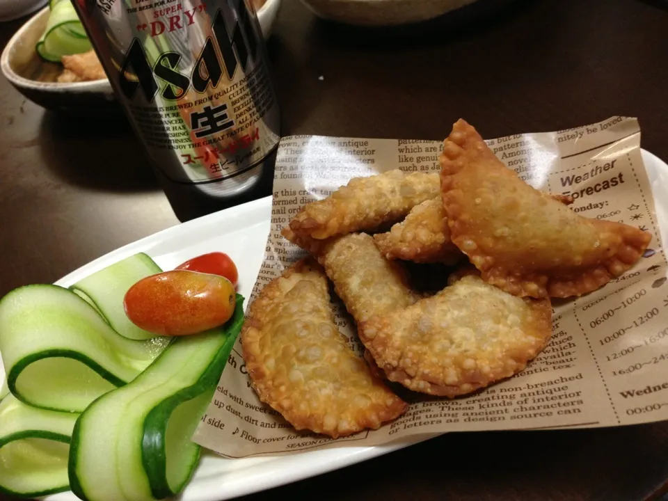 さかぽんさんの餃子の皮でミート豆腐パイ♡|まゆりんさん