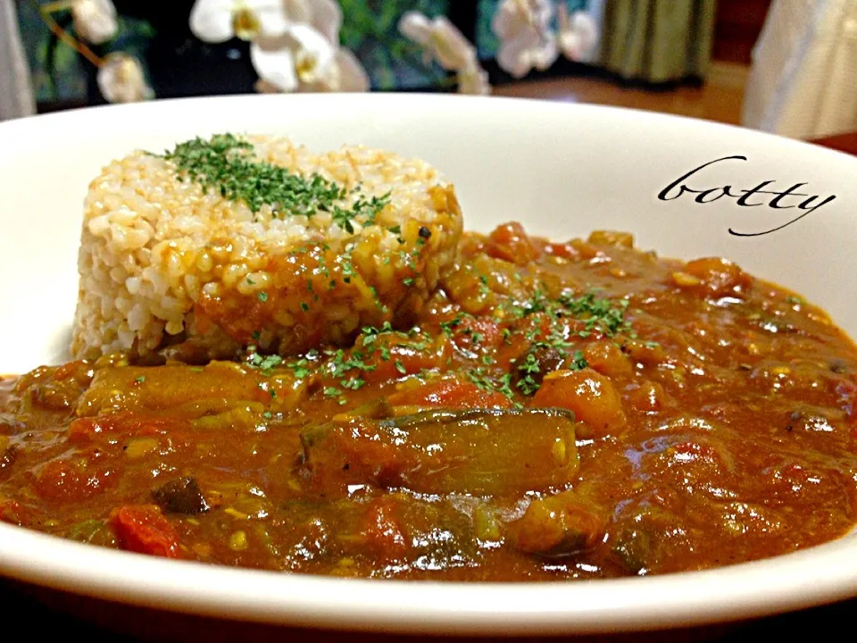 Snapdishの料理写真:トマトときゅうりのバルサミコ酢カレー🍛✨|ゆか♡さん