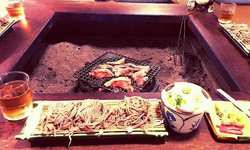 盛り蕎麦と囲炉裏で地鶏の炭火焼き !!|ゆきんこさん