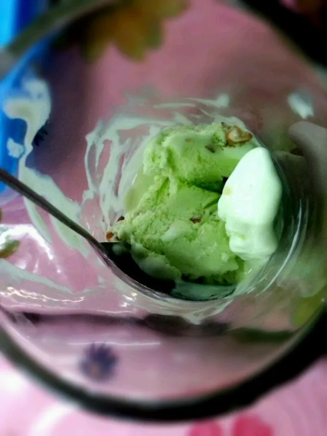 pistacho and cashew ice cream|Andrea Velasquezさん