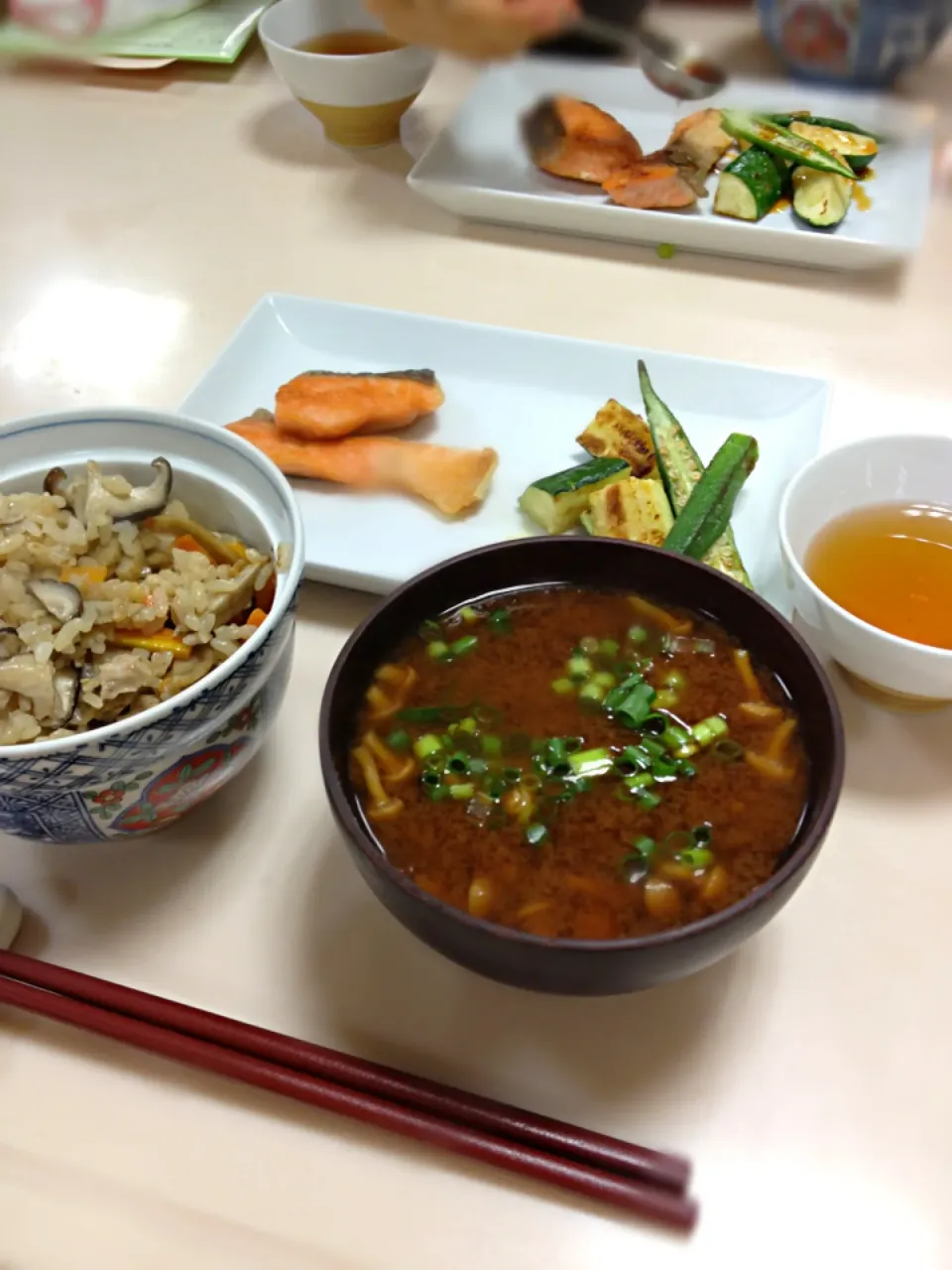 Snapdishの料理写真:炊き込みごはんとお味噌汁|りみさん