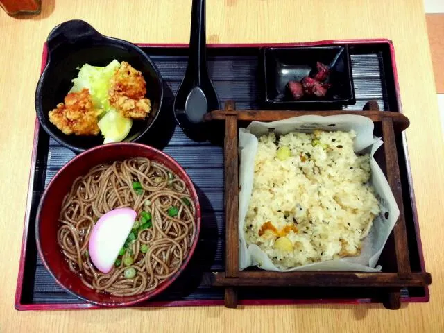 Snapdishの料理写真:scalop rice with chiken karage and cold noodle
Restaurant : Yonehachi, orchard
Where : singapore
Price : 15 SGD
Taste : 8.5 / 10
Ambient : 7 / 10|Jun Kiさん