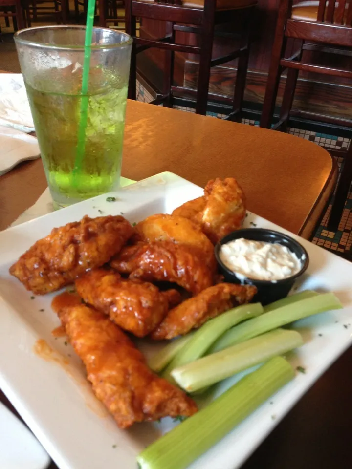 Boneless buffalo chicken wings|adam adamsさん