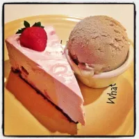 Snapdishの料理写真:Vegan strawberry cheesecake & vanilla ice cream|Erin Anneさん