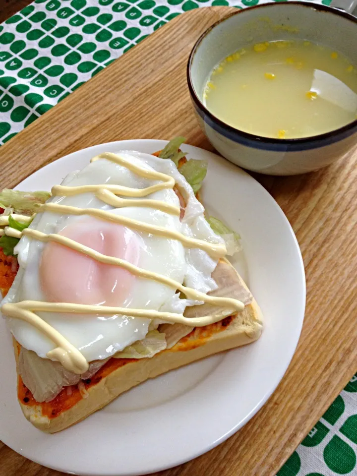 目玉焼きのっけトースト&コーンスープ☆|くうさん