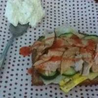 One piece of whole grain bread with a cooked egg,cucumber,provolone cheese,turkey,and hot sauce! With a side of cottage cheese;)|darmacarterさん