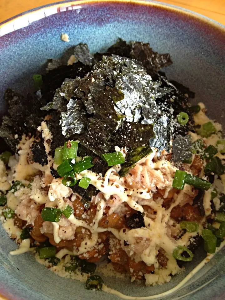 ツナと納豆の丼海苔粉チーズがけ|カウンター嬢さん