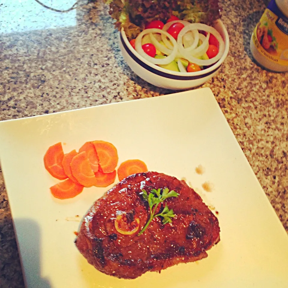 Steak lamb with salad|chutima seangklahanさん