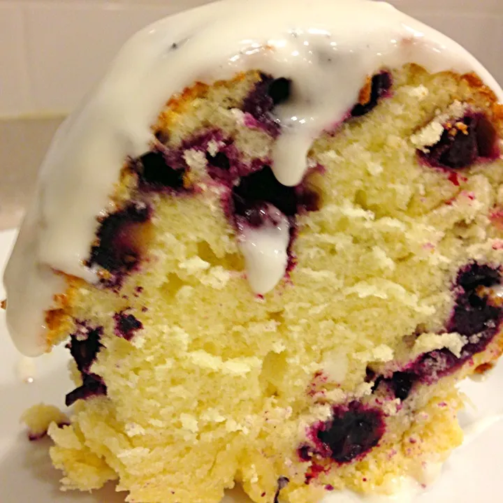 Blueberry Lemon Cake with Sour Cream Icing|Linda Brunoさん