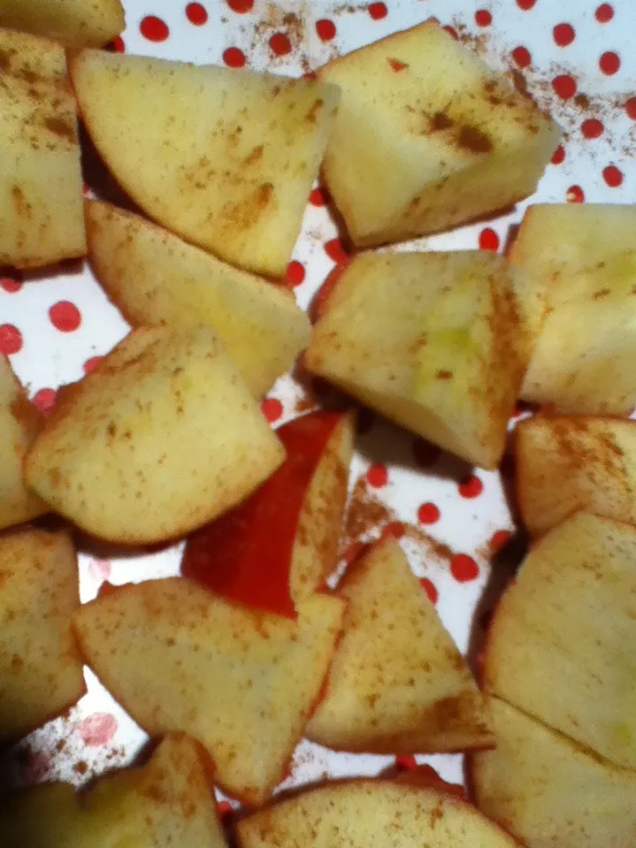 Apples with cinnamon ✌|darmacarterさん