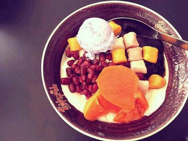 tofu pudding★（taro ball,kidney bean,sweet potato,grass jelly & taro ice cream）|mik limさん