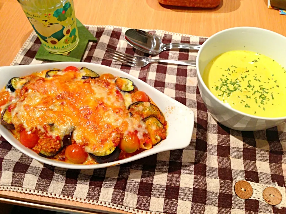 茄子とトマトのミートグラタンとカボチャのポタージュ|かぴこさん