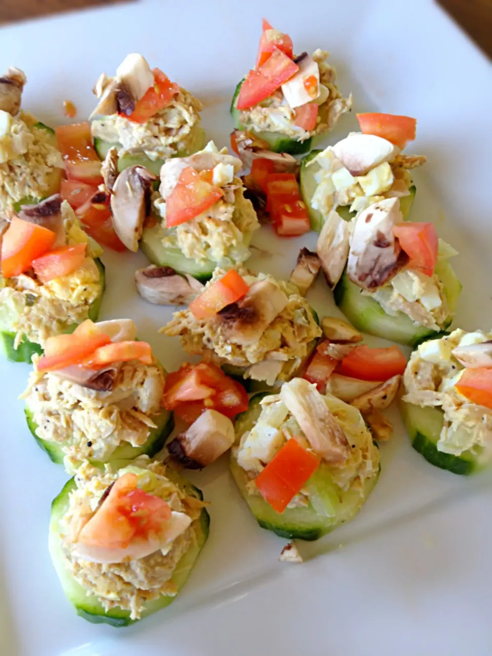 Cucumber slices with tuna salad on top.|Erin Anneさん