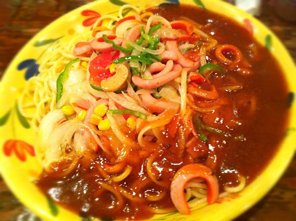 【本日の晩御飯】名古屋名物あんかけスパゲティ。ここはパスタデココ程酷くはないが、ソースはマイルドでもう少しパンチが欲しいところ（パンチとは単に胡椒辛さのこと）。麺の硬さはちょうど良く、ボリュームも普通サイズでもヨコイの1.2〜1.5くらいはありそう。まあまあかな。この近辺だったらサラヴァンの方へ行きたいね。※あんかけス|JTKさん