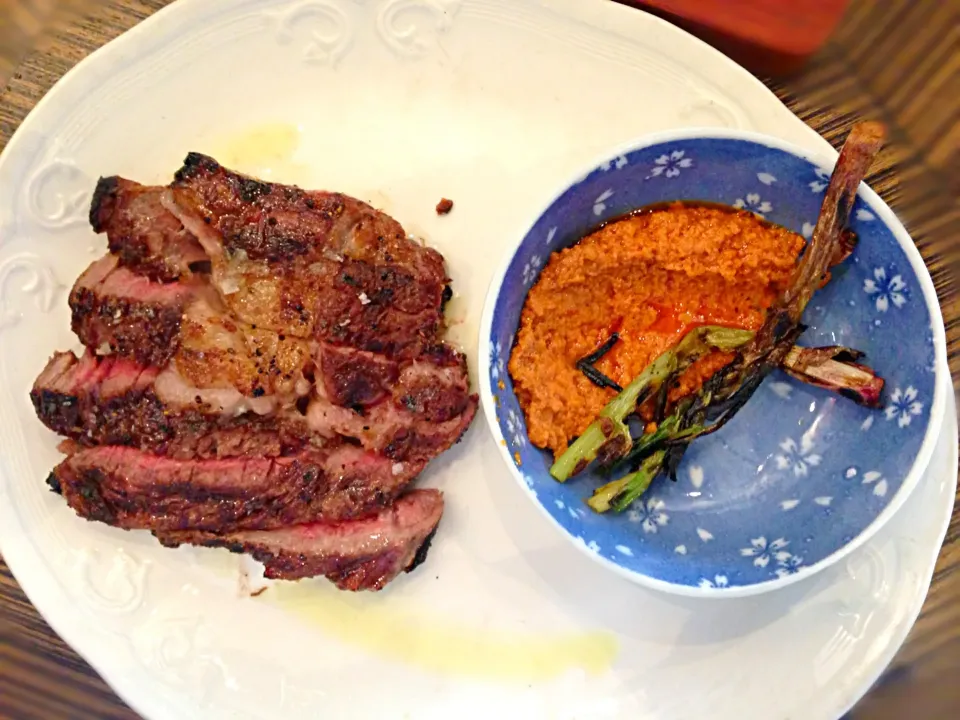 Charcoal Roasted Beef, romesco sauce|Kelvin Chenさん