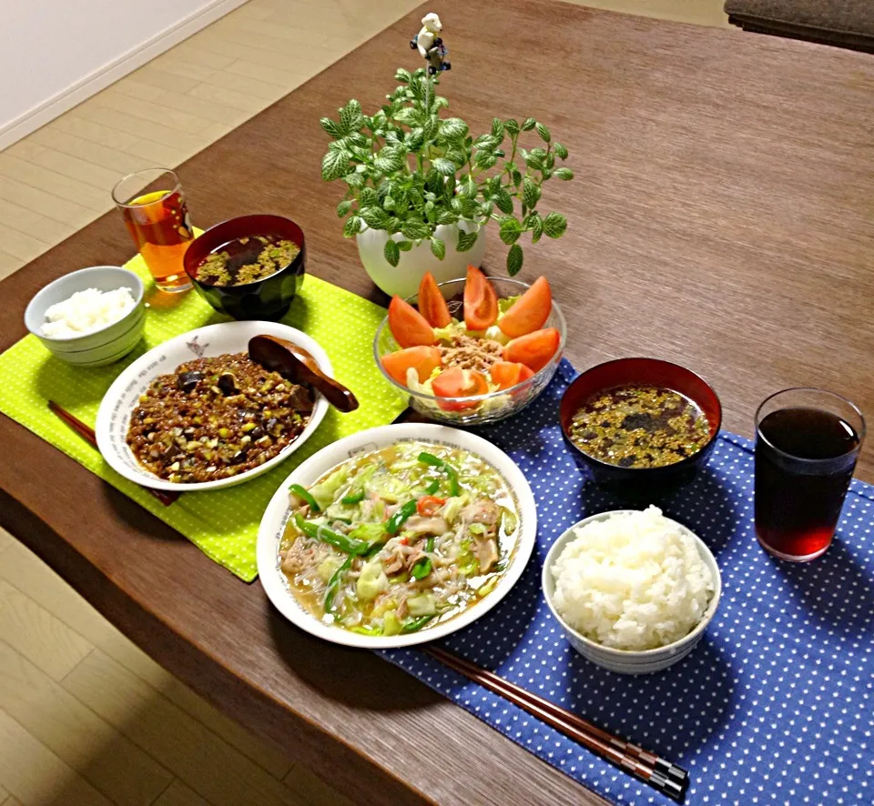 豚肉と野菜の中華炒め、麻婆茄子、ツナサラダ、わかめスープ、ご飯|pentarouさん